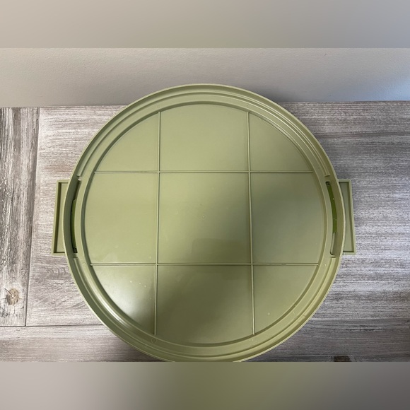 Vintage Cake Carrier with Daisy Design similar to Tupperware MCM - Picture 4 of 8